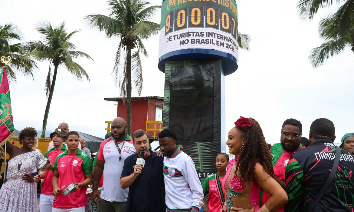 Leia mais sobre o artigo Brasil tem recorde de 9 milhões de turistas internacionais em 2025