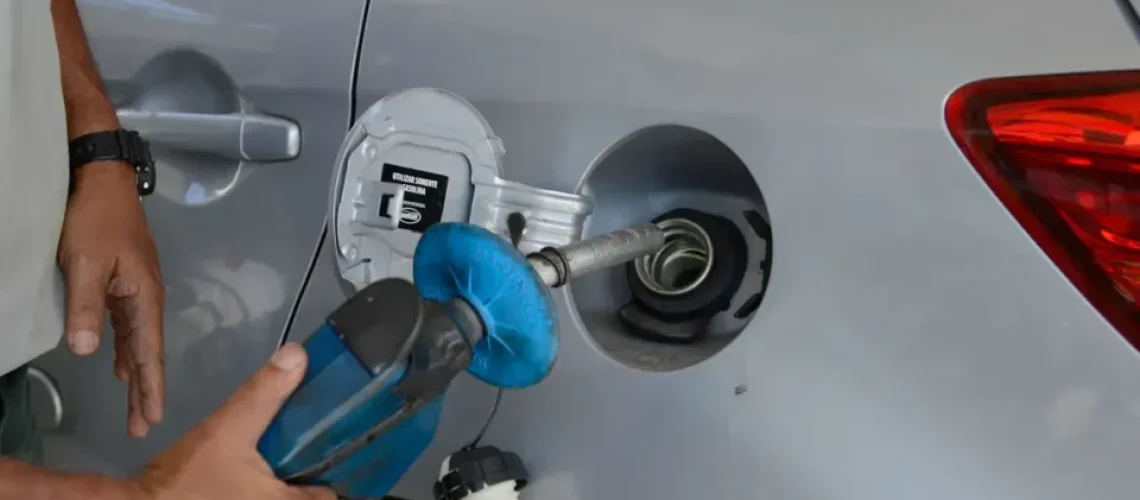 Contradição - Petrobras corta 12 porcento do preço do diesel em 2025, posto sobe 3 porcento